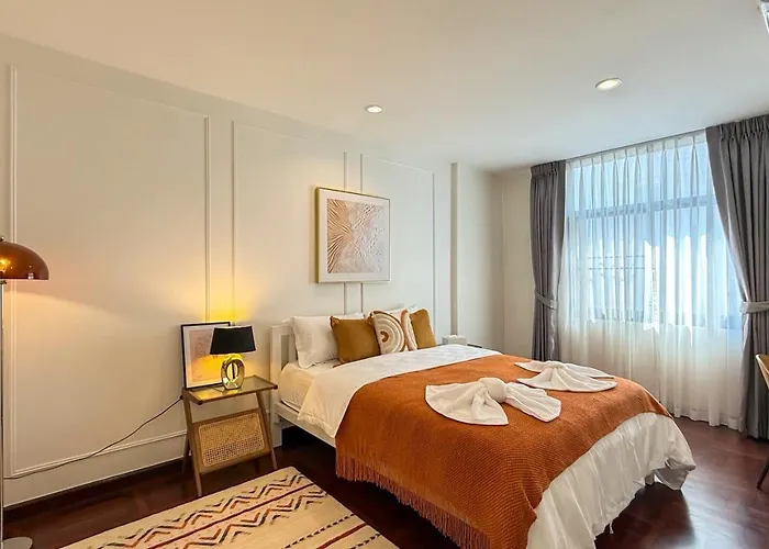 Private Pool Sukhumvit 26 Near Bts Phrom Phong And Emsphere *