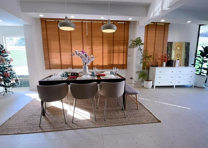 Private Pool Sukhumvit 26 Near Bts Phrom Phong And Emsphere