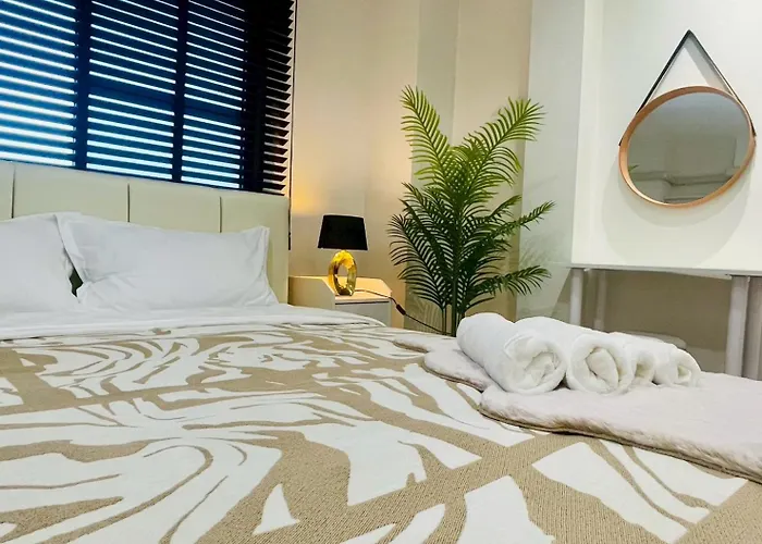 Private Pool Sukhumvit 26 Near Bts Phrom Phong And Emsphere