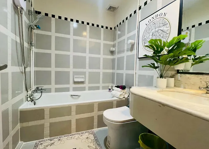 Private Pool Sukhumvit 26 Near Bts Phrom Phong And Emsphere *