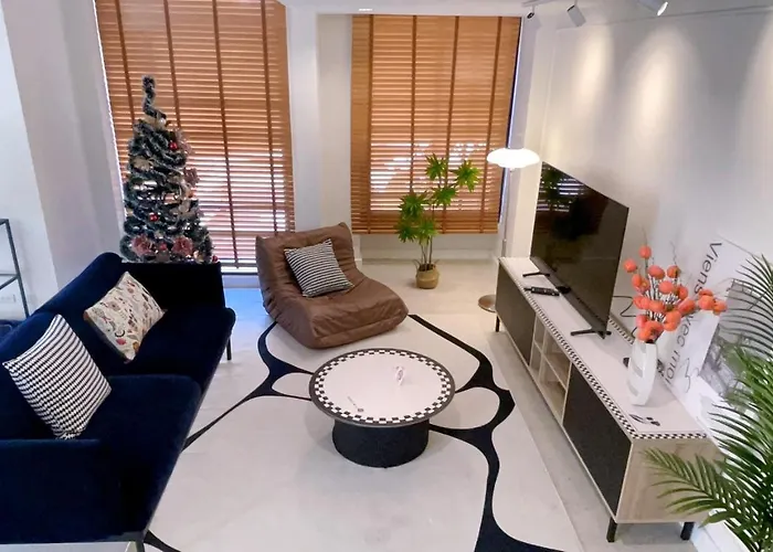Private Pool Sukhumvit 26 Near Bts Phrom Phong And Emsphere *