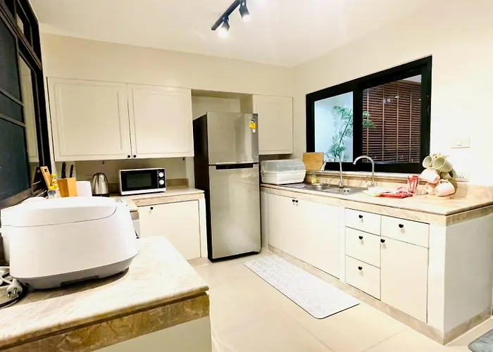 Private Pool Sukhumvit 26 Near Bts Phrom Phong And Emsphere