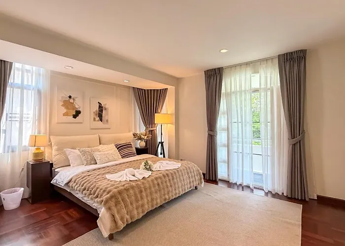 Private Pool Sukhumvit 26 Near Bts Phrom Phong And Emsphere *