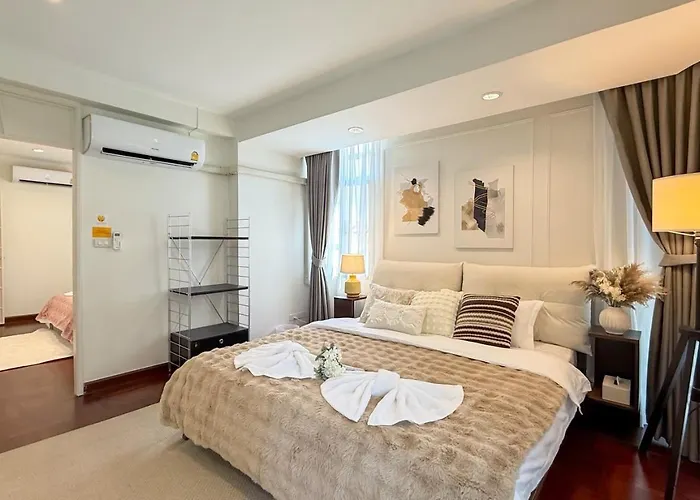 Private Pool Sukhumvit 26 Near Bts Phrom Phong And Emsphere Bangkok