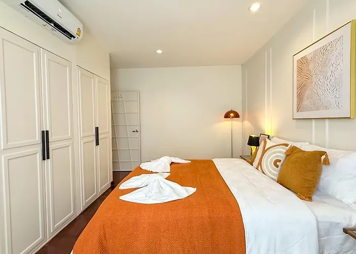 Private Pool Sukhumvit 26 Near Bts Phrom Phong And Emsphere *
