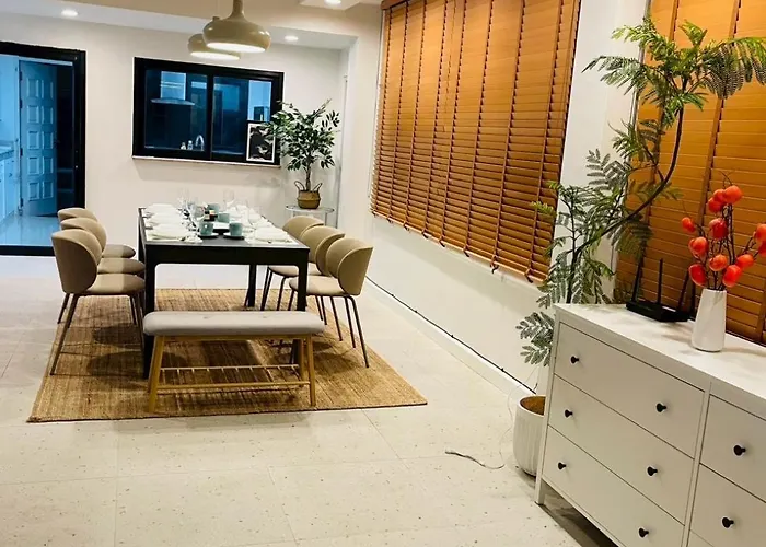 Private Pool Sukhumvit 26 Near Bts Phrom Phong And Emsphere