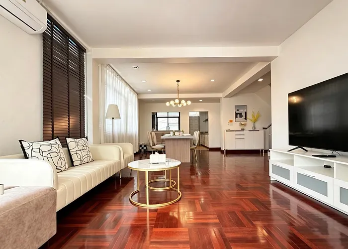 Private Pool Sukhumvit 26 Near Bts Phrom Phong And Emsphere *