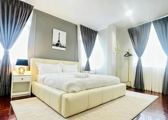 Private Pool Sukhumvit 26 Near Bts Phrom Phong And Emsphere バンコク都