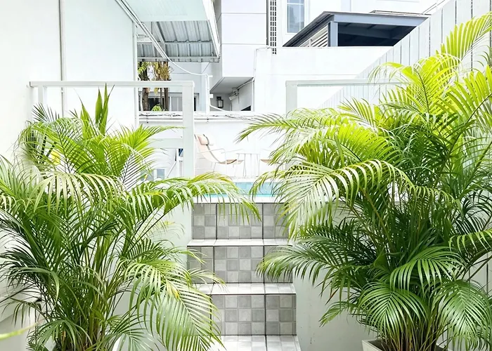 Private Pool Sukhumvit 26 Near Bts Phrom Phong And Emsphere バンコク都