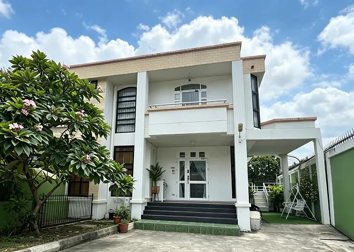 Private Pool Sukhumvit 26 Near Bts Phrom Phong And Emsphere バンコク都