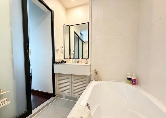 Private Pool Sukhumvit 26 Near Bts Phrom Phong And Emsphere *