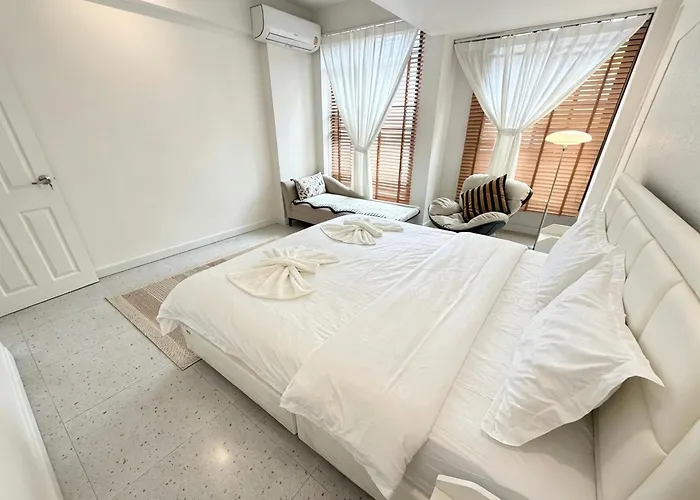 Private Pool Sukhumvit 26 Near Bts Phrom Phong And Emsphere *